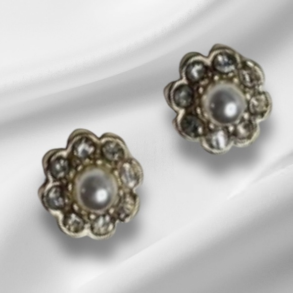 🆕J. Crew Promo Pave Floral Stud Earrings with Pearl Center - Picture 3 of 10